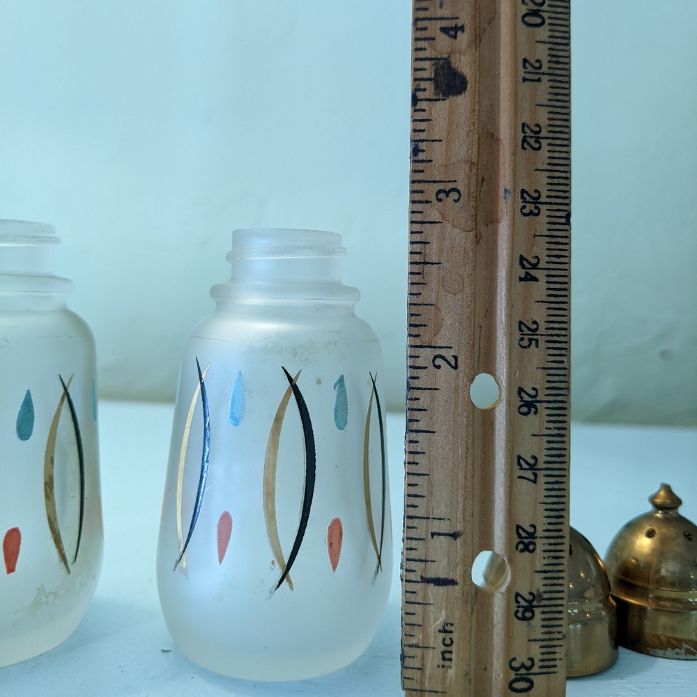 SOLD ETSYAtomic Mid Century Vintage Hazel Atlas Salt and Pepper Set - Picture 9 of 11